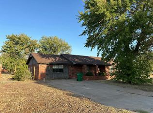 800 Reeves St, Granite, OK 73547