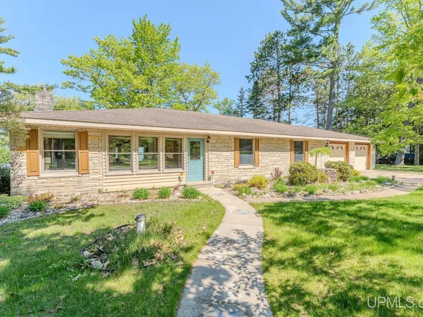 805 Indian Trl, Manistique, MI 49854