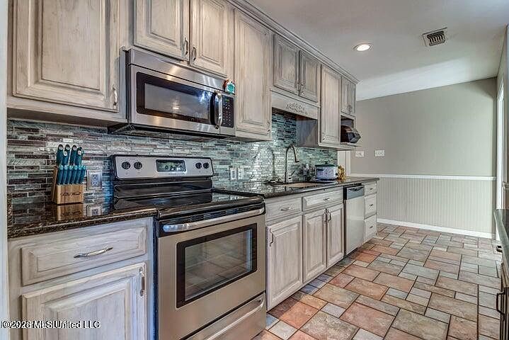 7079 Menge Ave, Pass Christian, MS 39571 | MLS #4144400 | Zillow