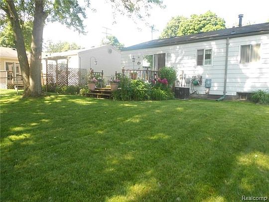 2nd image of 917 S John Hix St