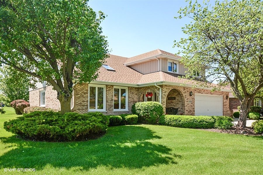 1st image of 19526 Bedford Ln