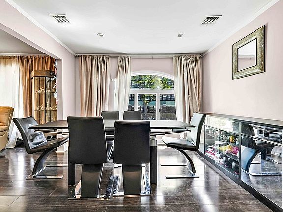 4th image of 159-28 88th St #1