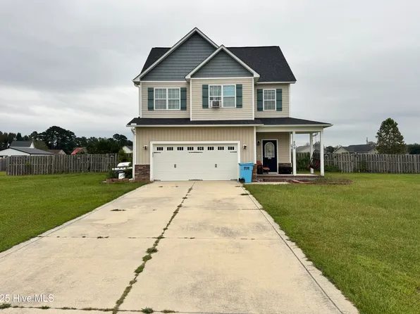 209 Trophy Ridge Dr, Richlands, NC 28574