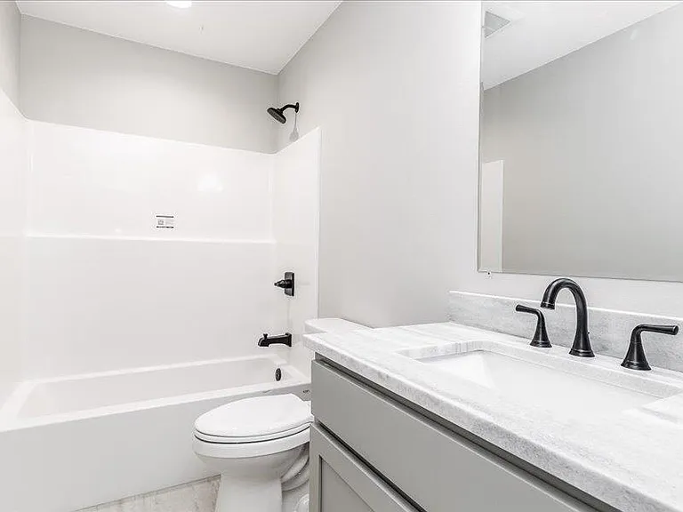 405 N Blake Ave — Photo 5