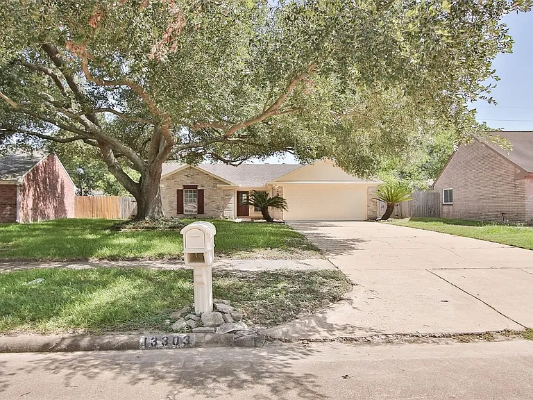 13303 Hampton Falls Dr — Photo 3
