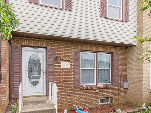 3rd image of 17938 Hickory Ln