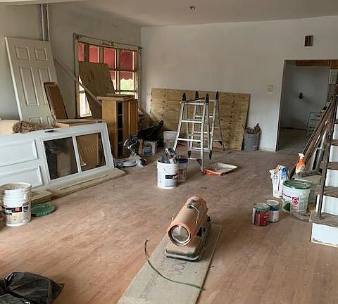 4th image of 412 W Savory St