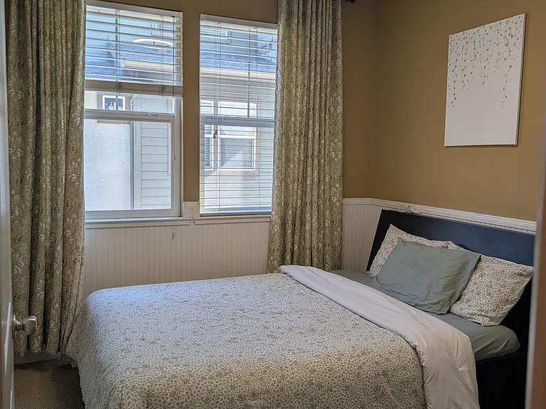 1076 N Jackson Ave — Photo 14