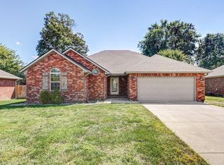 880 W Dustin Ln, Nixa, MO 65714