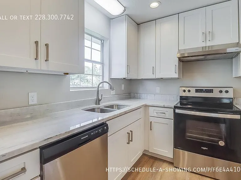 912 Maple St — Photo 5