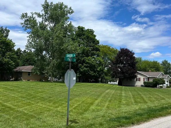 2000 Sharon Dr, Adrian, MI 49221