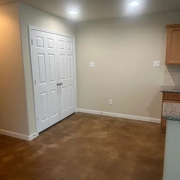 16920 W Juneau St — Photo 6