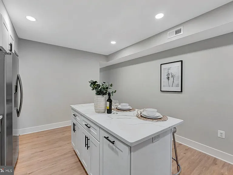 3152 Remington Ave — Photo 8