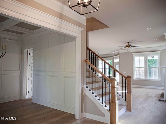 4th image of 934 Faribourne Drive