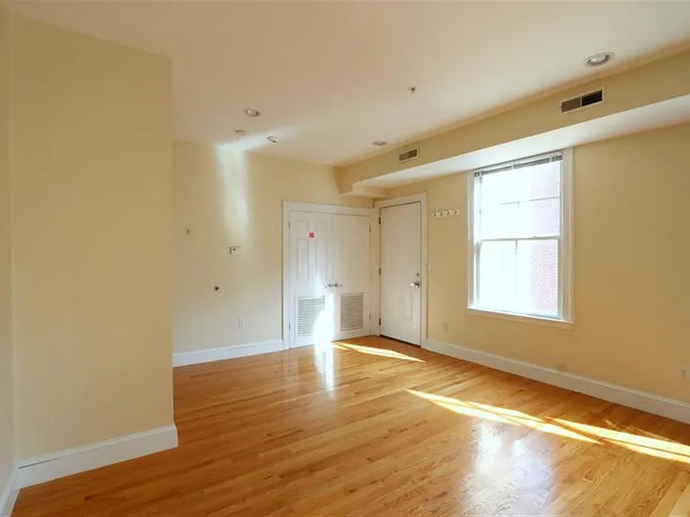 20 Trowbridge St #2 — Photo 3