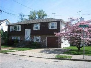 54 W Maple St, Valley Stream, NY 11580