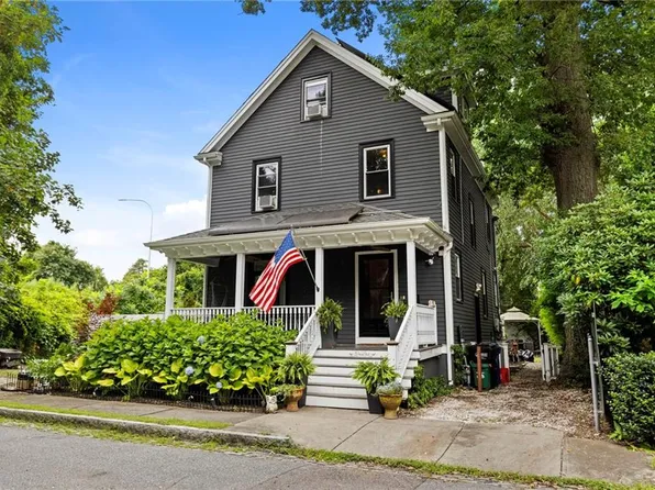 126 2nd St, Newport, RI 02840