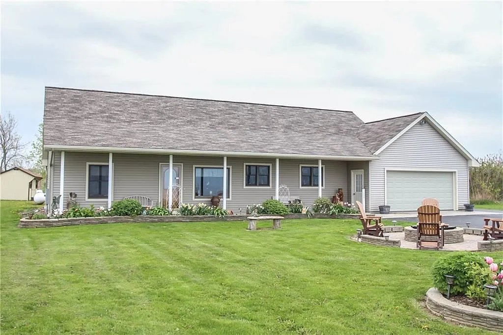14468 Lakeshore Rd photo 1