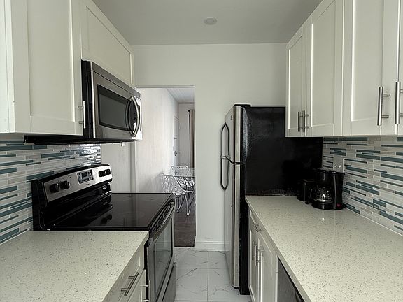 5th image of 1538 Jefferson Ave APT 8