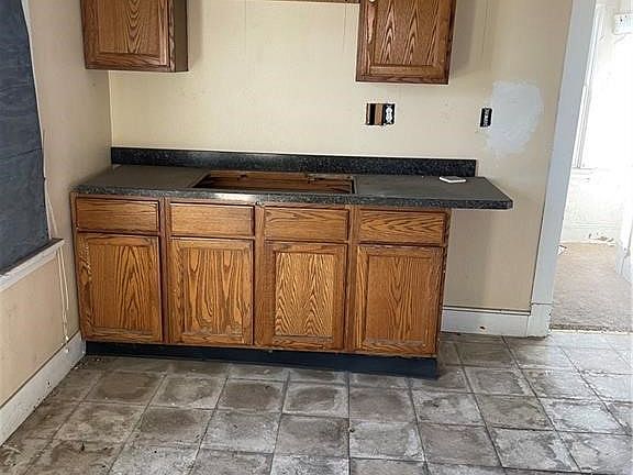 4th image of 2838 E 124th St