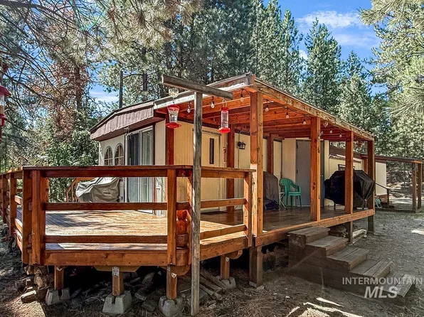 301 S School St, Cascade, ID 83611