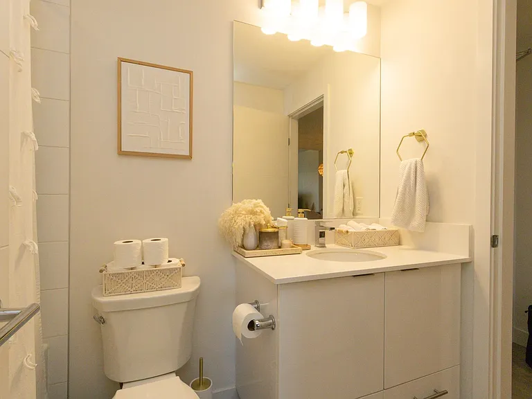 723 W 3rd St #429 — Photo 15