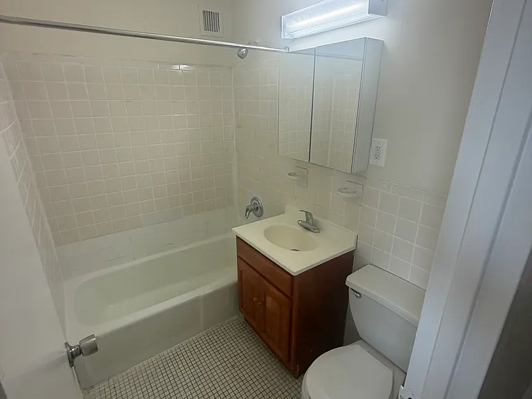 686 Beck St #5C — Photo 6