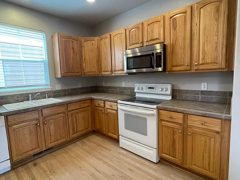 2944 Cornerstone Ln — Photo 8