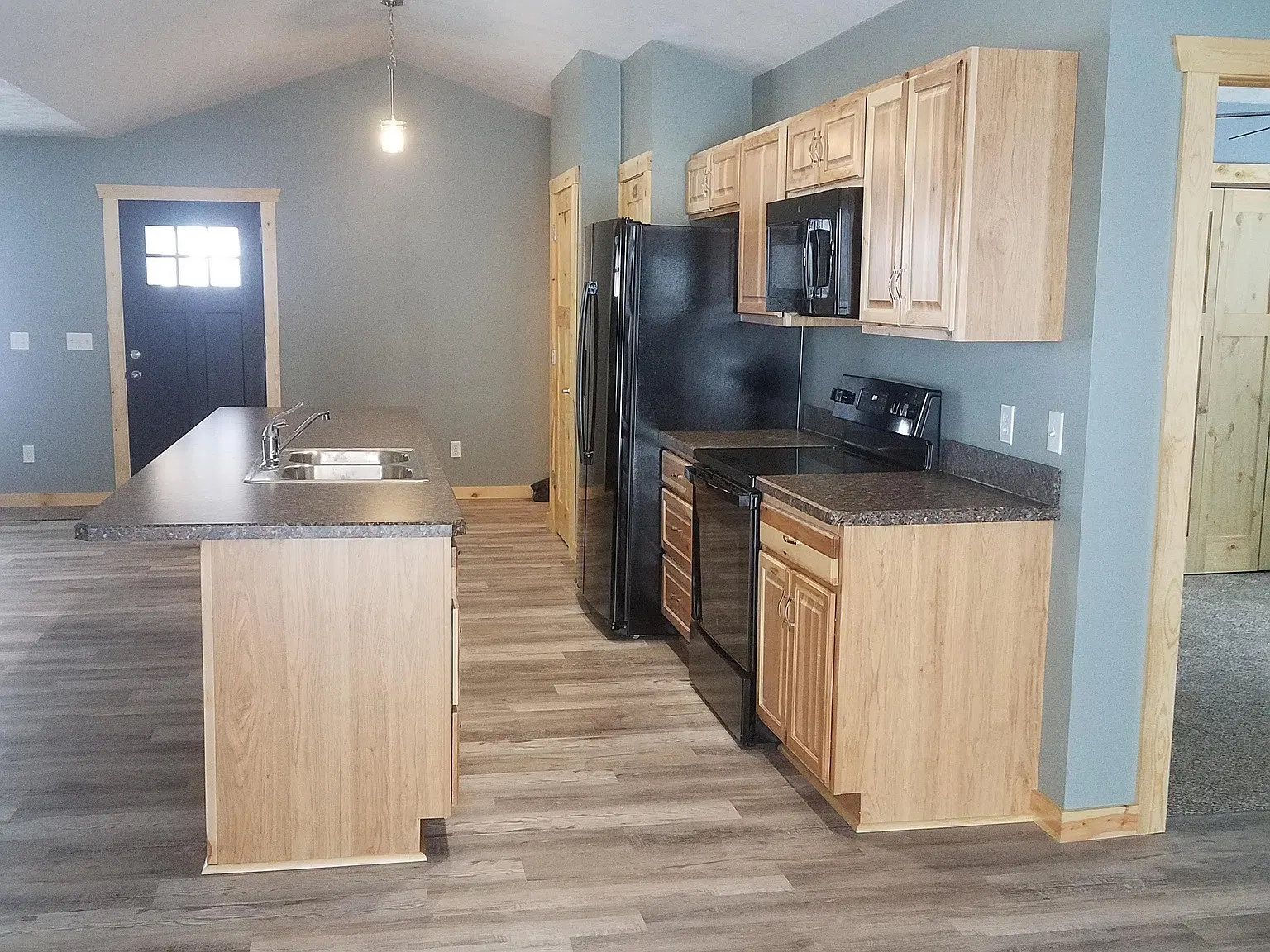 3 bed, 1348 sqft, $2,050 — Photo 4