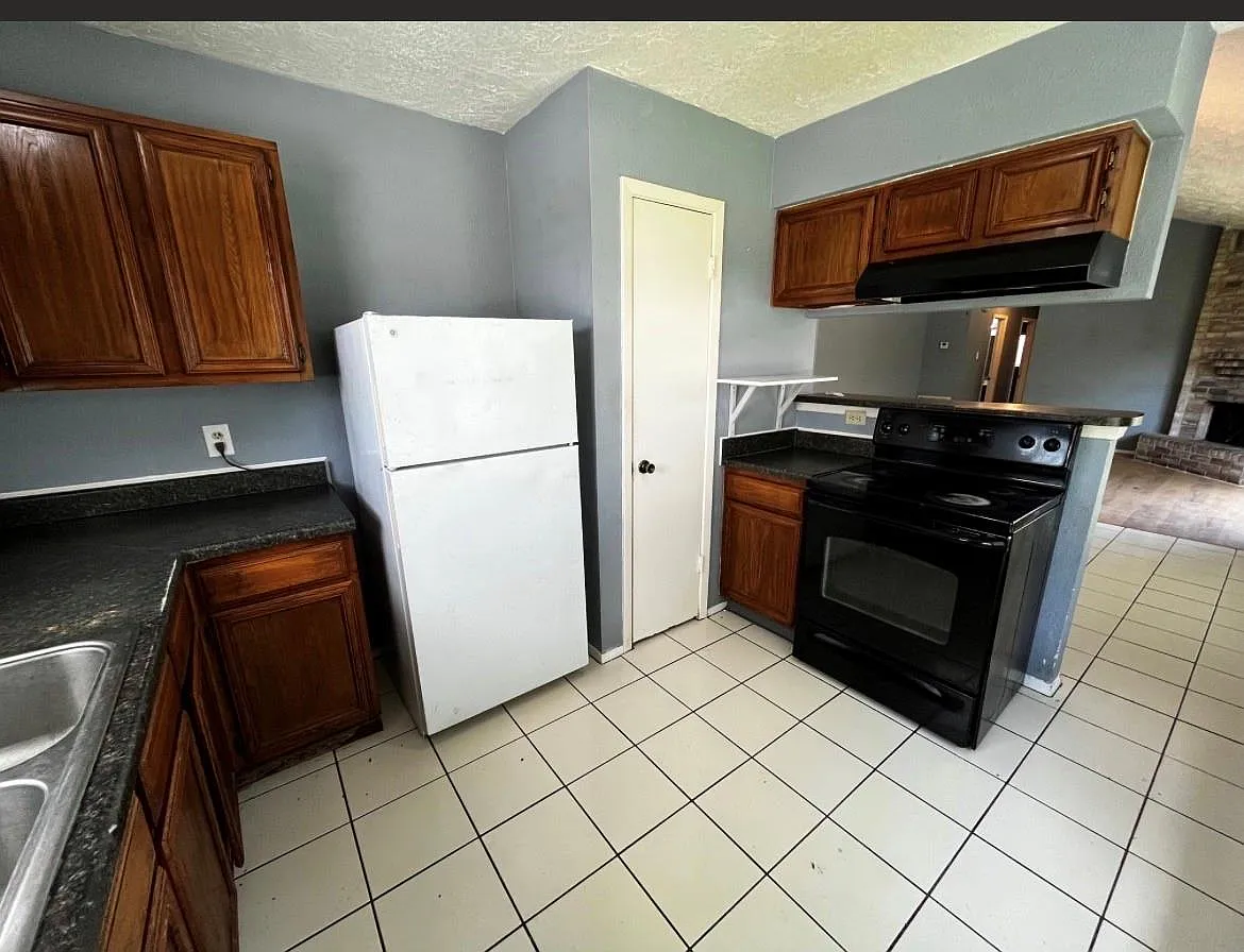 3 bed, 2.0 bath, 1238 sqft, $1,350 — Photo 4