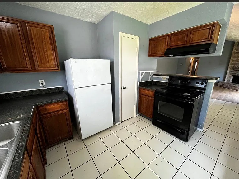 11013 Crenchrus Ct — Photo 4