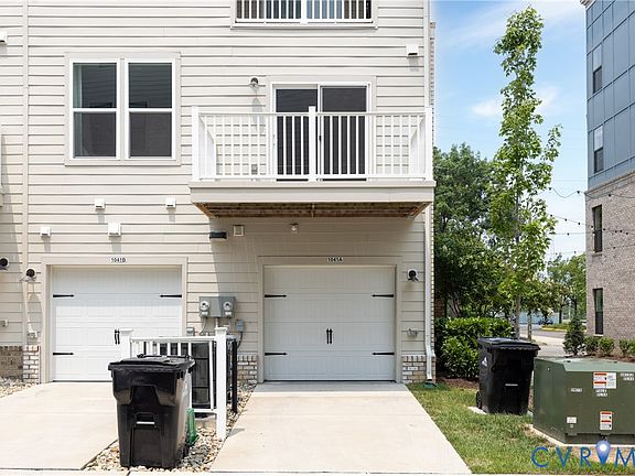 3rd image of 1041 N Lombardy St #A