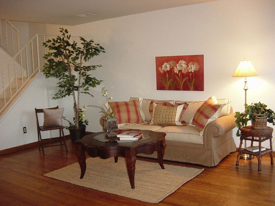 Living Room - great wood floors