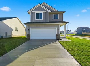 14246 Northpark Dr, Urbandale, IA 50323