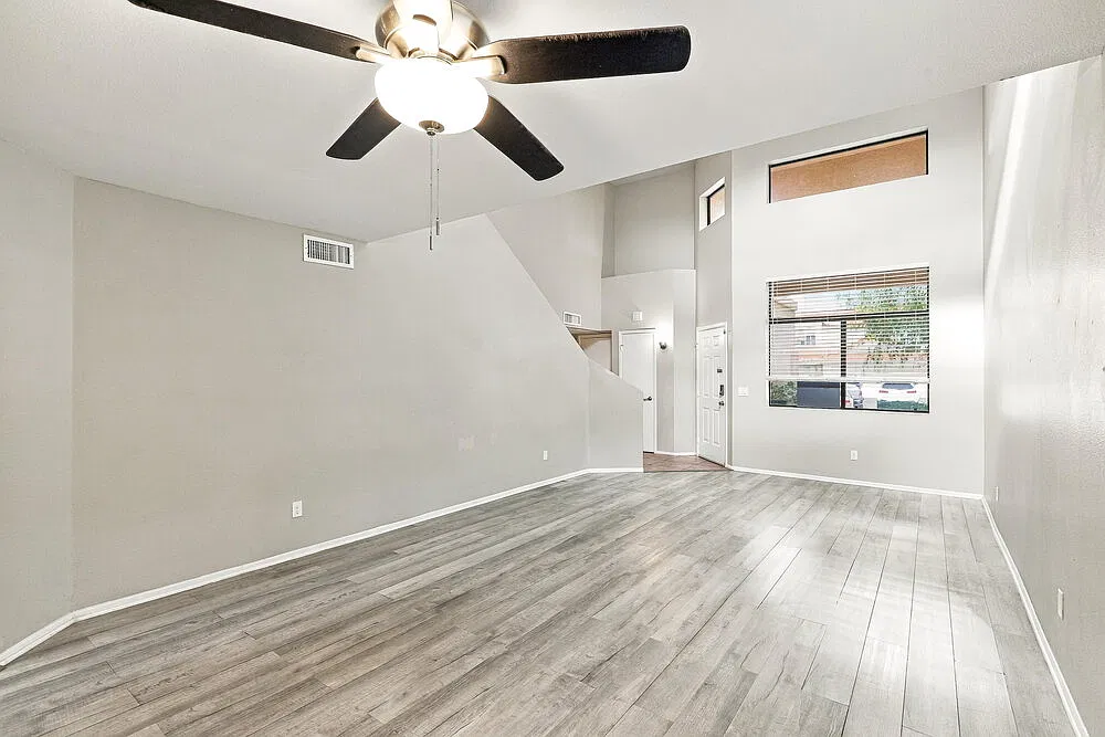 4 bed, 3.0 bath, 1904 sqft, $2,030 — Photo 4