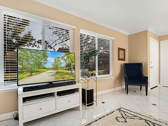 4th image of 661 W Alton Ave #65