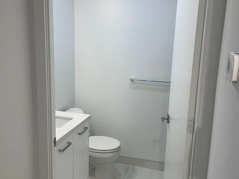 195 McCaul St #219 — Photo 4