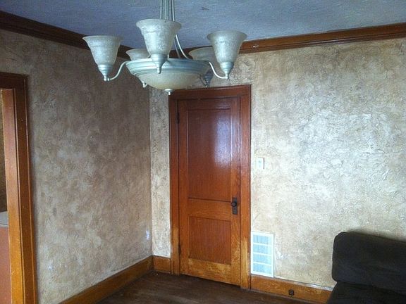 3rd image of 2202 Auburn St