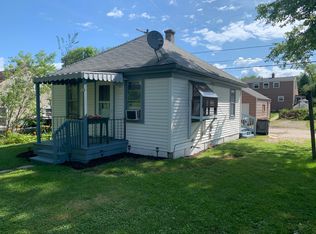 3852 S 39th St, Greenfield, WI 53221