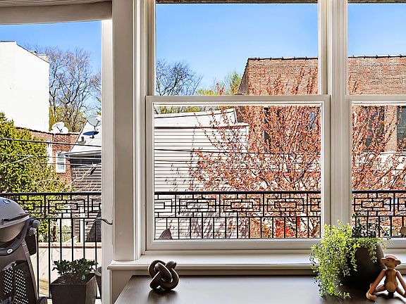 4th image of 543 16th St APT 2R