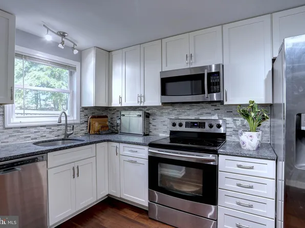 3574 Brickwall Ln, Pasadena, MD 21122