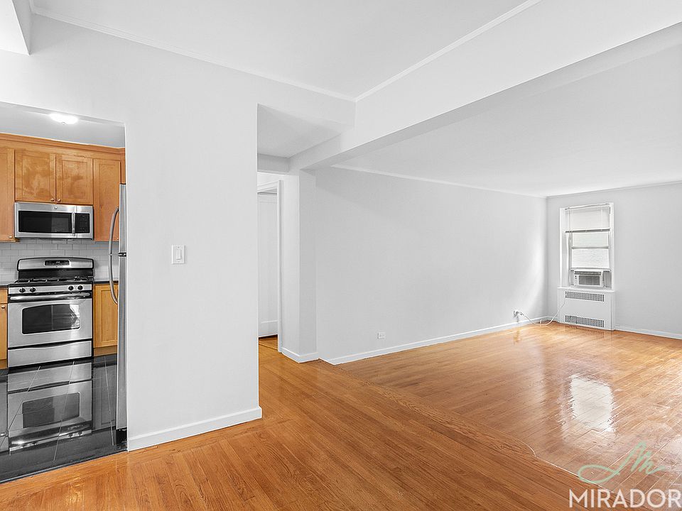 1st image of 225 E 47th St #4