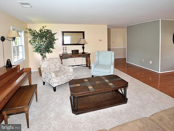 5th image of 13104 Pebble Ln