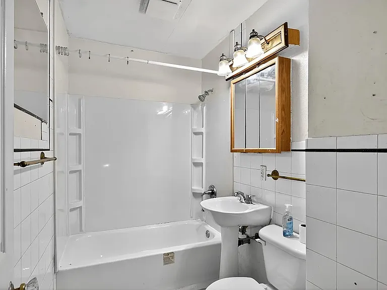 1274 W Green St — Photo 18