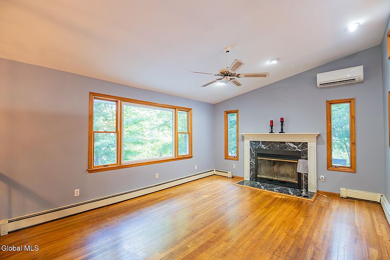 4th image of 99 Traver Road