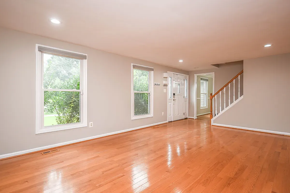 4 bed, 3.5 bath, 3900 sqft, $5,150 — Photo 2