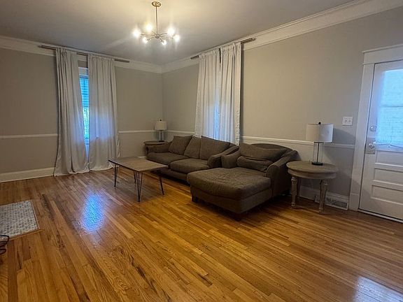 5th image of 214 Andrews Ave S