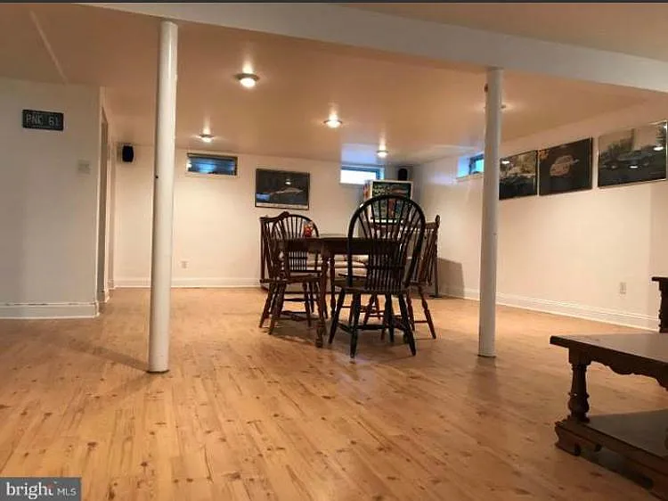 209 University Blvd — Photo 11