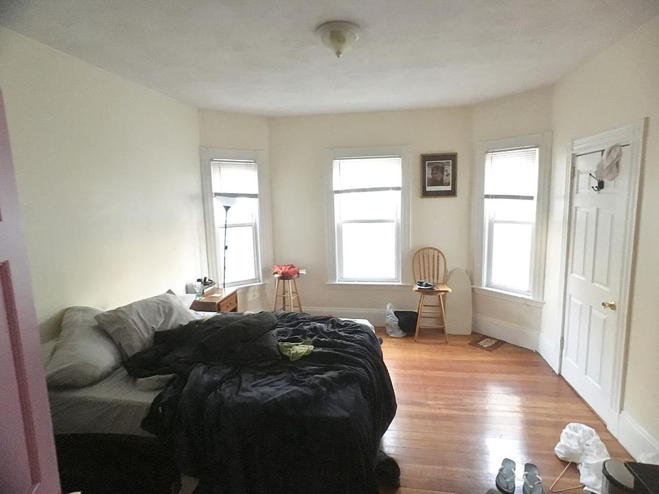 2nd image of 8 Carmel St #A2