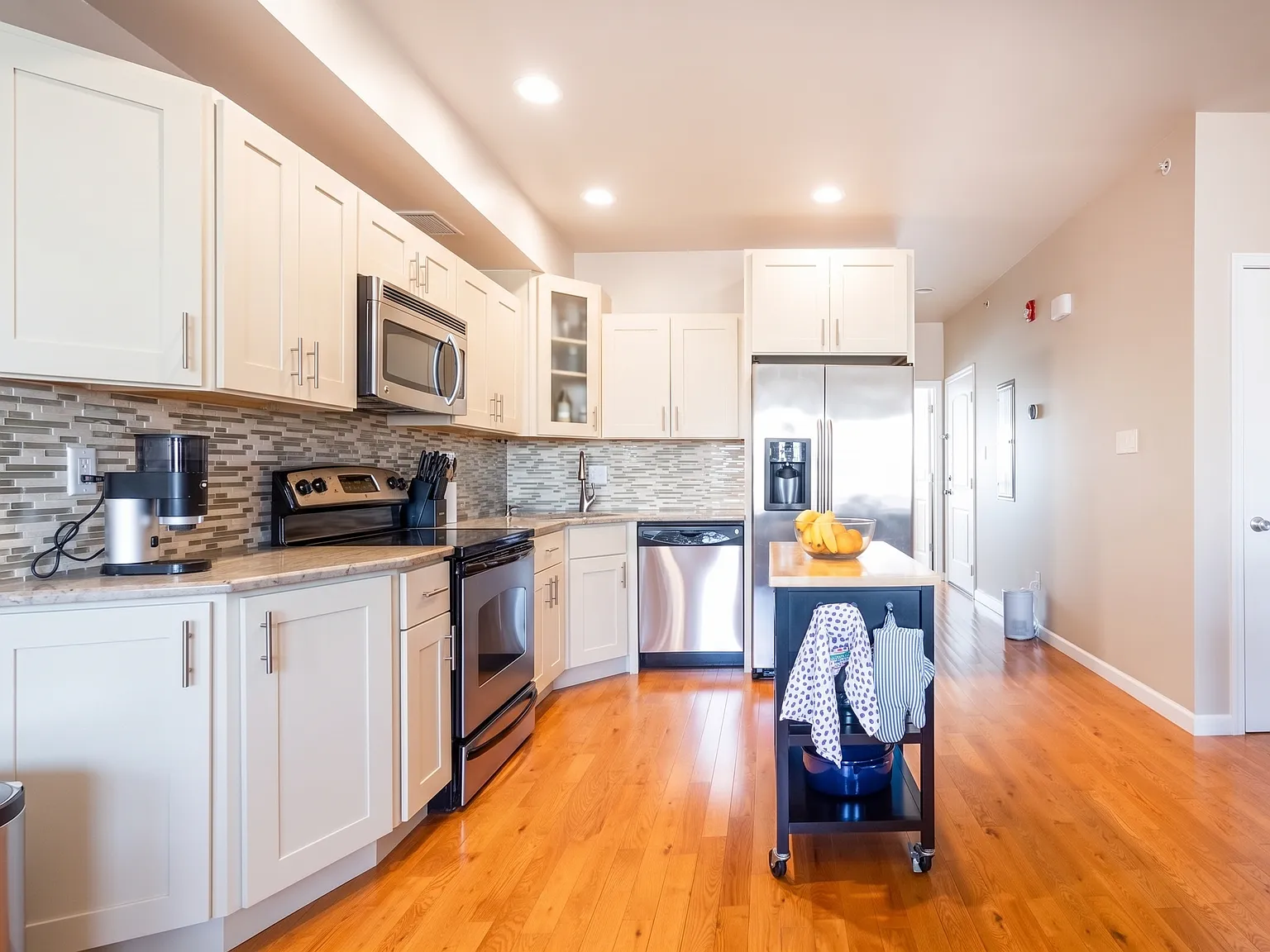 1 bed, 696 sqft, $2,300 — Photo 4